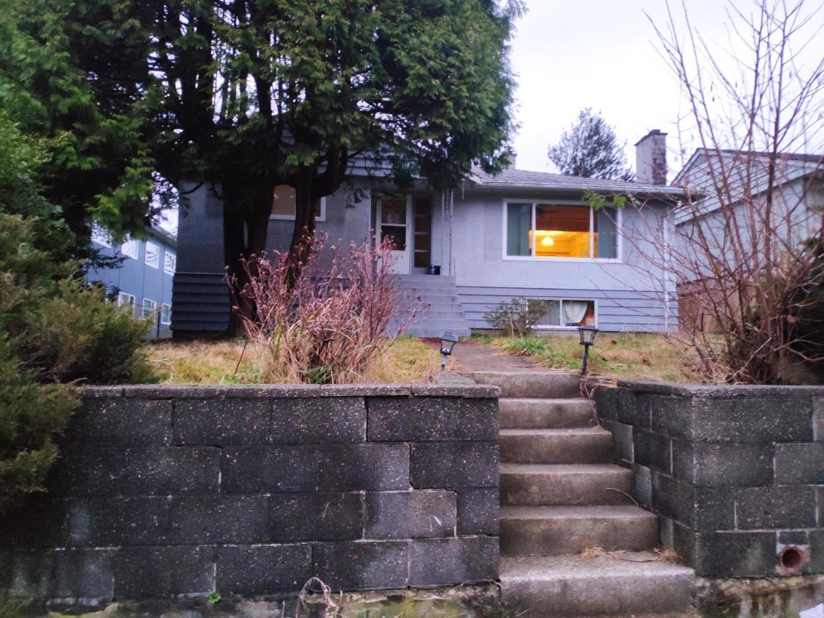 Burnaby East Home Luaran gambar