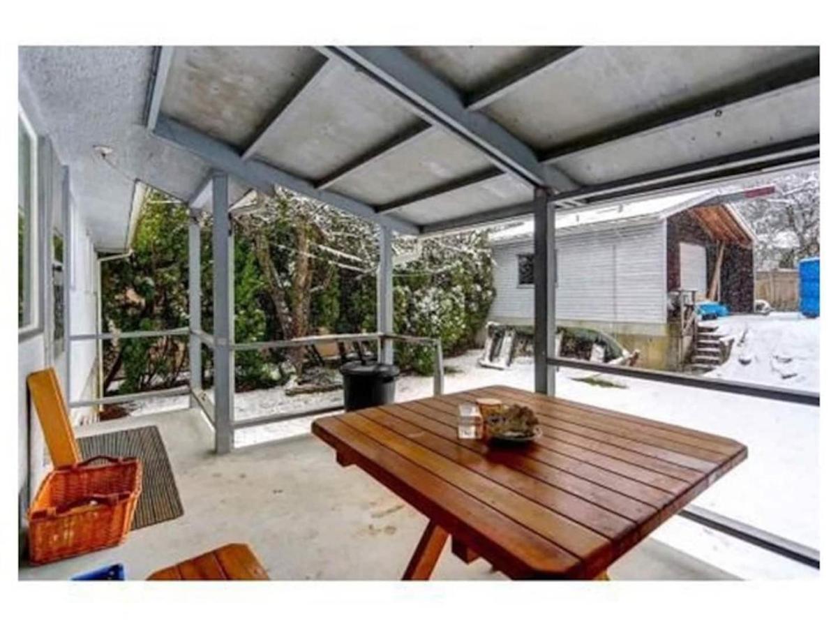 Burnaby East Home Luaran gambar